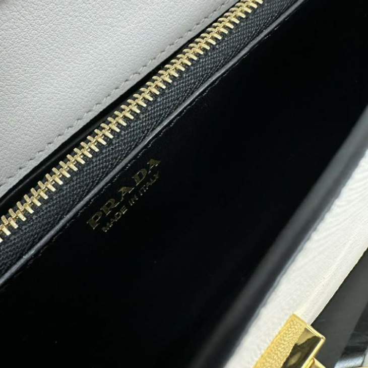 Picture of Prada Handbags _SKUfw204492506fw